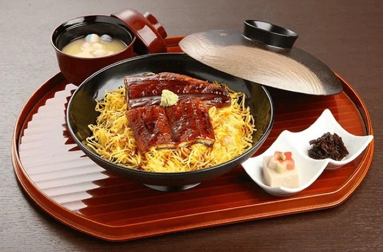 鰻　丼 / 胡麻豆腐・漬物・白味噌汁付