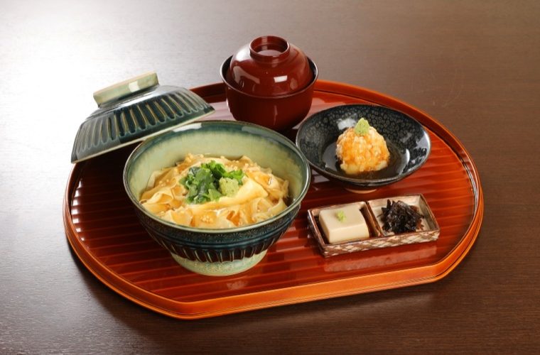 二種の生湯葉丼セット(鴨饅頭入り) / 鴨饅頭・胡麻豆腐・漬物・白味噌汁付