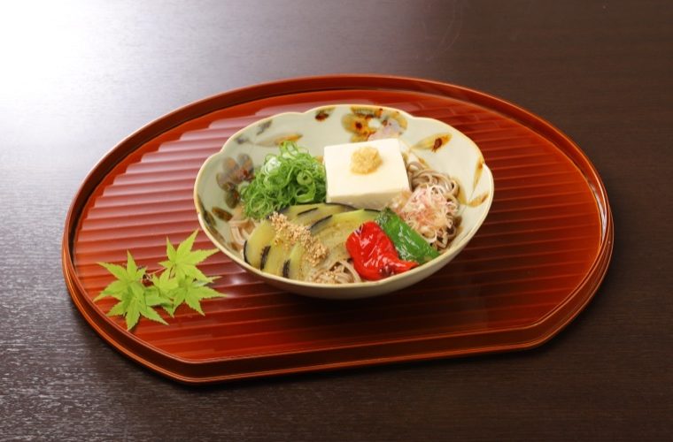 【夏季限定】京豆腐と夏野菜の焙煎蕎麦～豆乳仕立て～