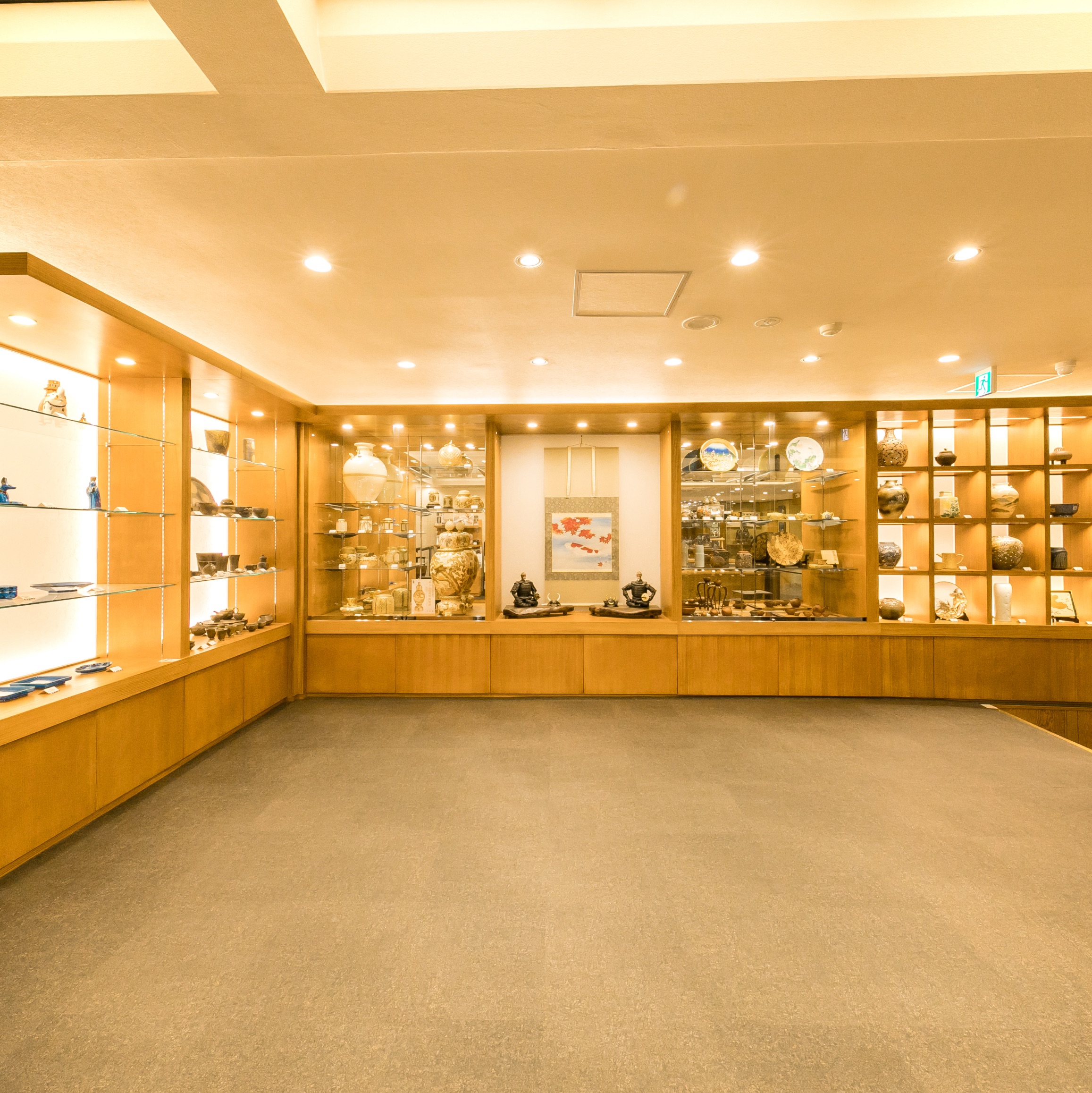 朝日堂 器の展示